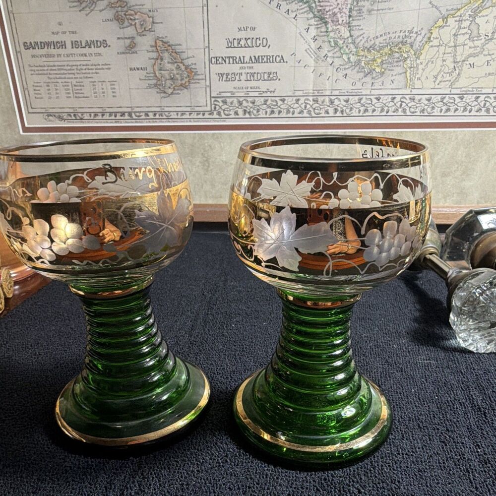 Unmarked Set of 2 Green Ribbed Stem Glass Goblets Gold Trim Grapevine
